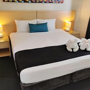 Deluxe One-Bedroom Apartment